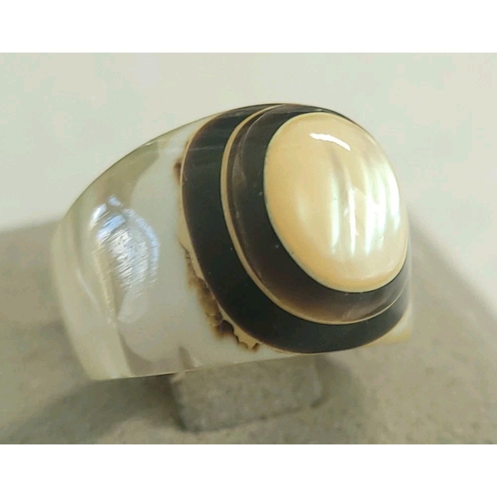 Size 5 Cream Brown Resin Ring Layered Oval Cabochon Mod Retro 4.6mm Band